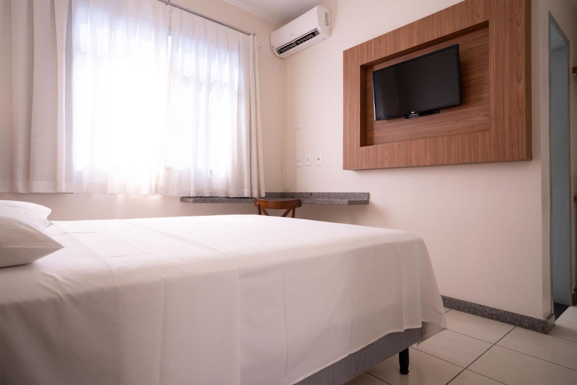 Hotel Conceicao Линярес Екстериор снимка