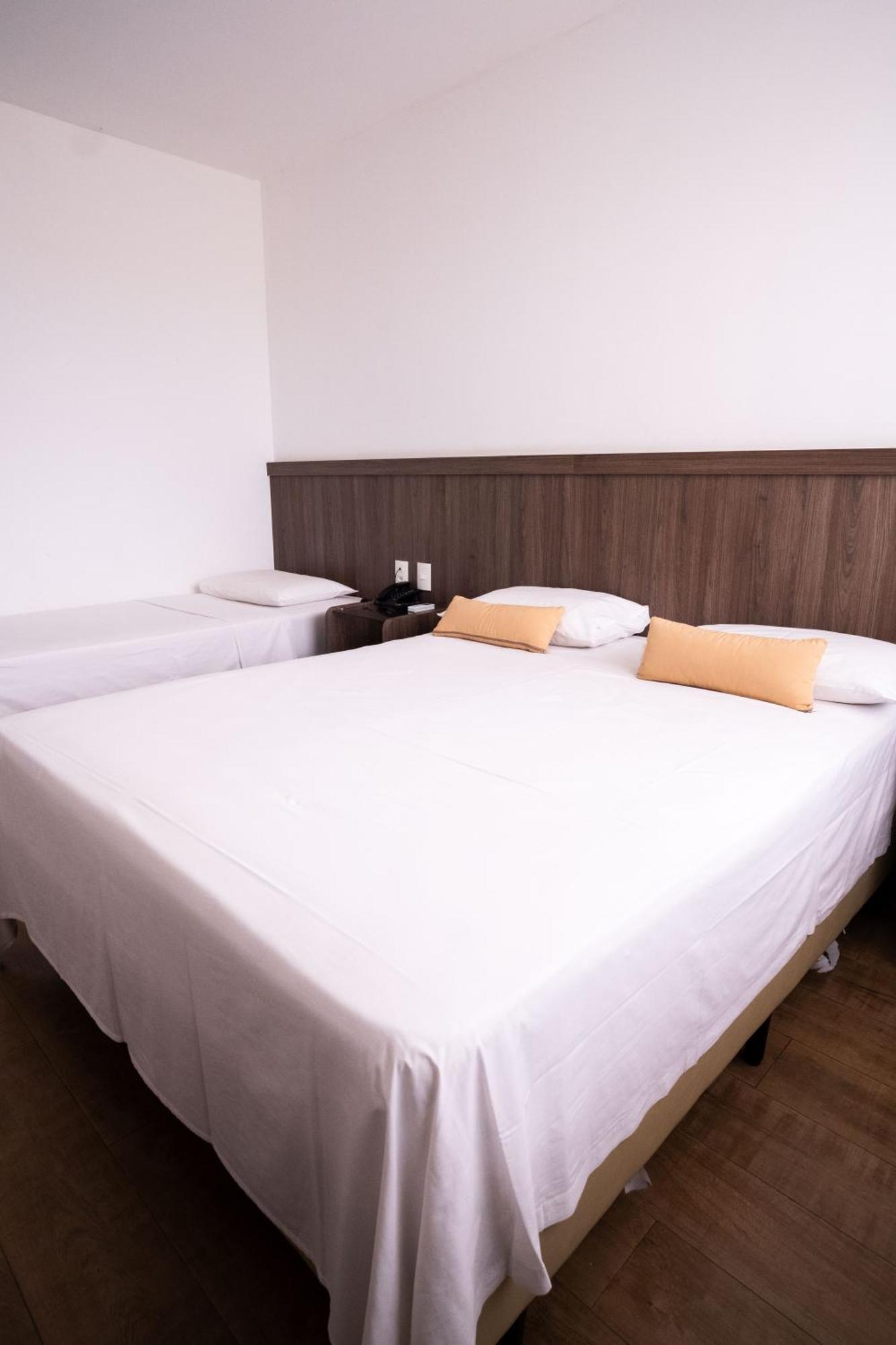 Hotel Conceicao Линярес Екстериор снимка